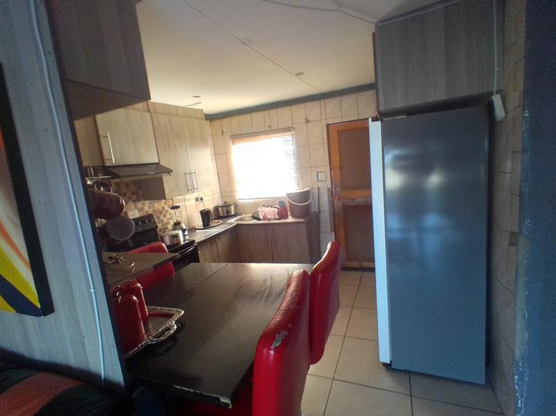 2 Bedroom Property for Sale in Lekgalong North West
